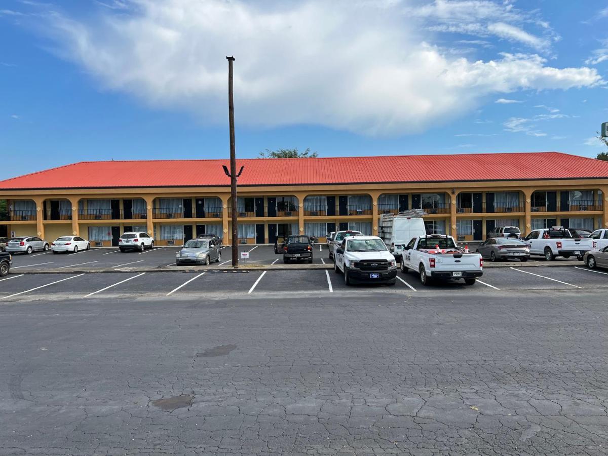Country Hearth Inn & Suites Cartersville Exterior photo