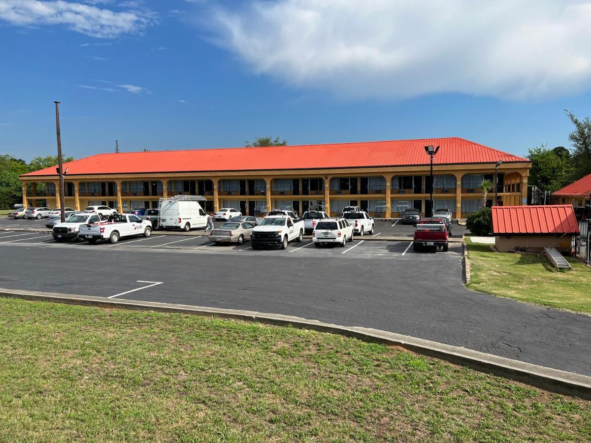 Country Hearth Inn & Suites Cartersville Exterior photo