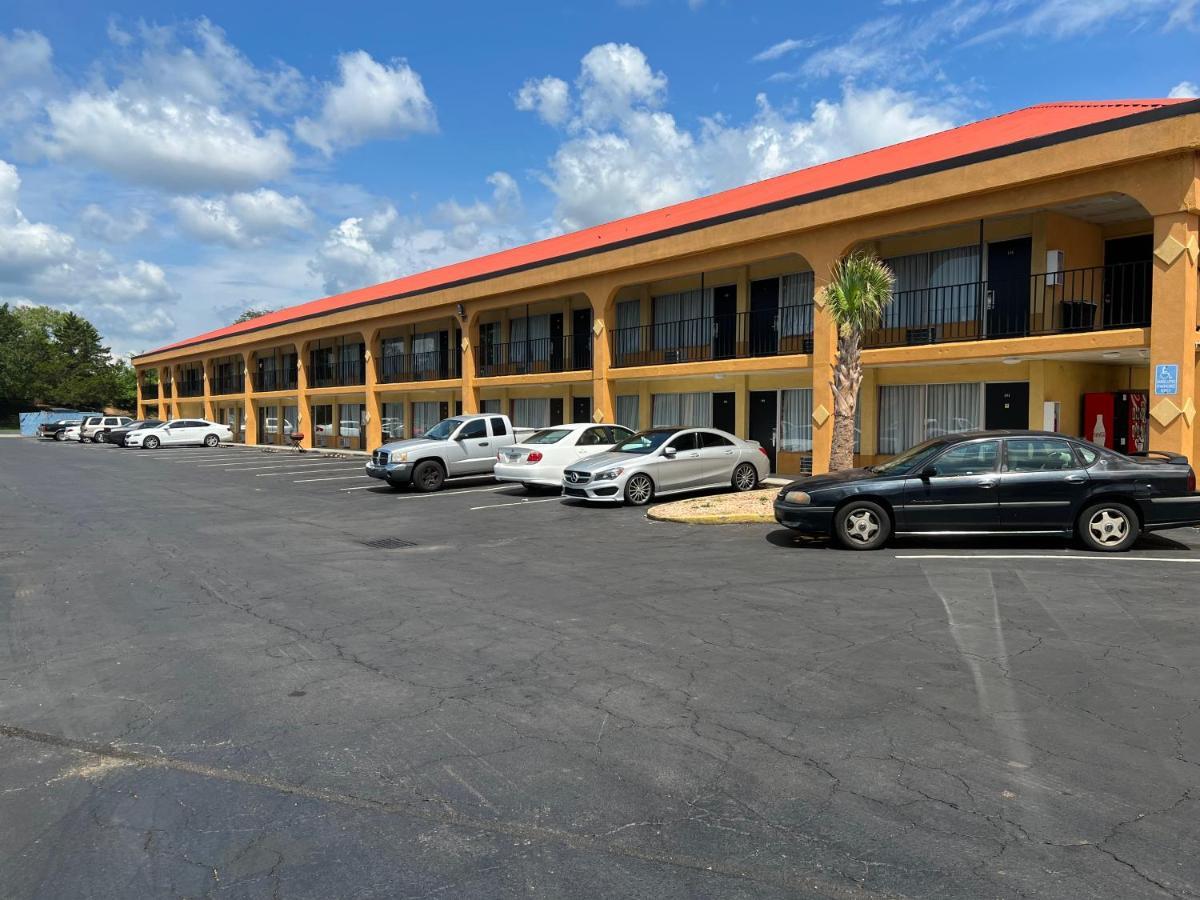 Country Hearth Inn & Suites Cartersville Exterior photo